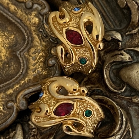 VINTAGE • Malabar Kada Antique Clip-On Earrings - Picture 4 of 4